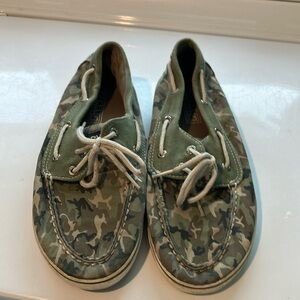 Sperry girls Camouflage halyard Boat Shoes with White Laces size 4